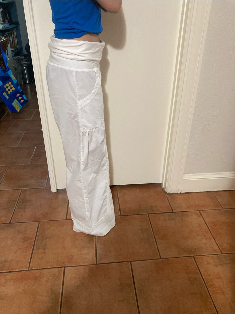 High-Rise White Wide-Leg Cotton Pants. Perfect for summer vacation. - Picture 12 of 13